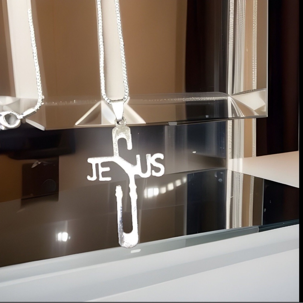 Gorgeous Sterling Silver Cross W/Jesus Written On The Pendant W/SS925 Necklace